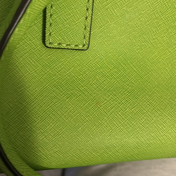 GREEN MICHAEL KORS PURSE GENTLY USED WITH SILVER CHAIN, KEY AND LOCK - Picture 9 of 14